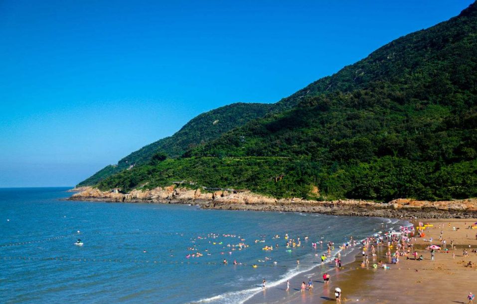 連云港花果山、連島海濱浴場(chǎng)、海底世界、傲來仙境純玩二日游,門票全含;無任何自費(fèi)景點(diǎn);398元/人;每周六發(fā)團(tuán)